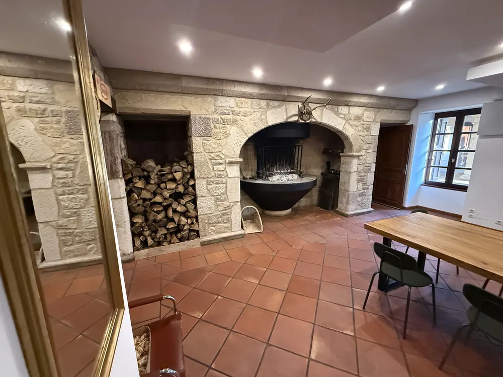 Grande table de la salle à manger des Raspes