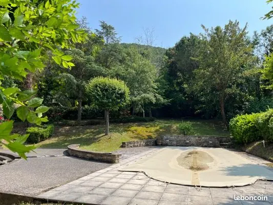Piscine 12x5m de la demeure Les Raspes en Aveyron